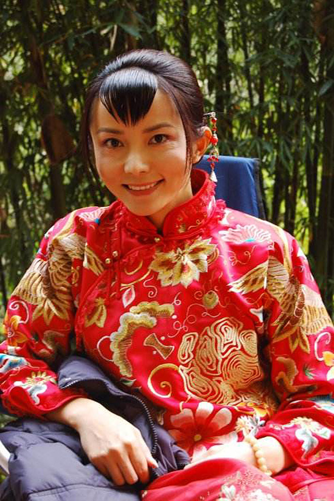 data-lemmaid="255670">雾柳镇 /a>》中的女主角,名伶出身,由演员李钰