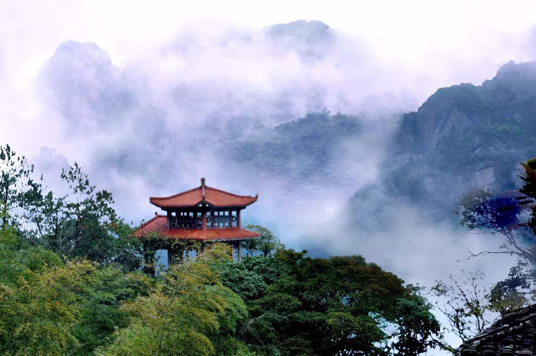  p data-id="gnvikp0zug">白岩山又称白景岩,位于福建省闽清县境内.