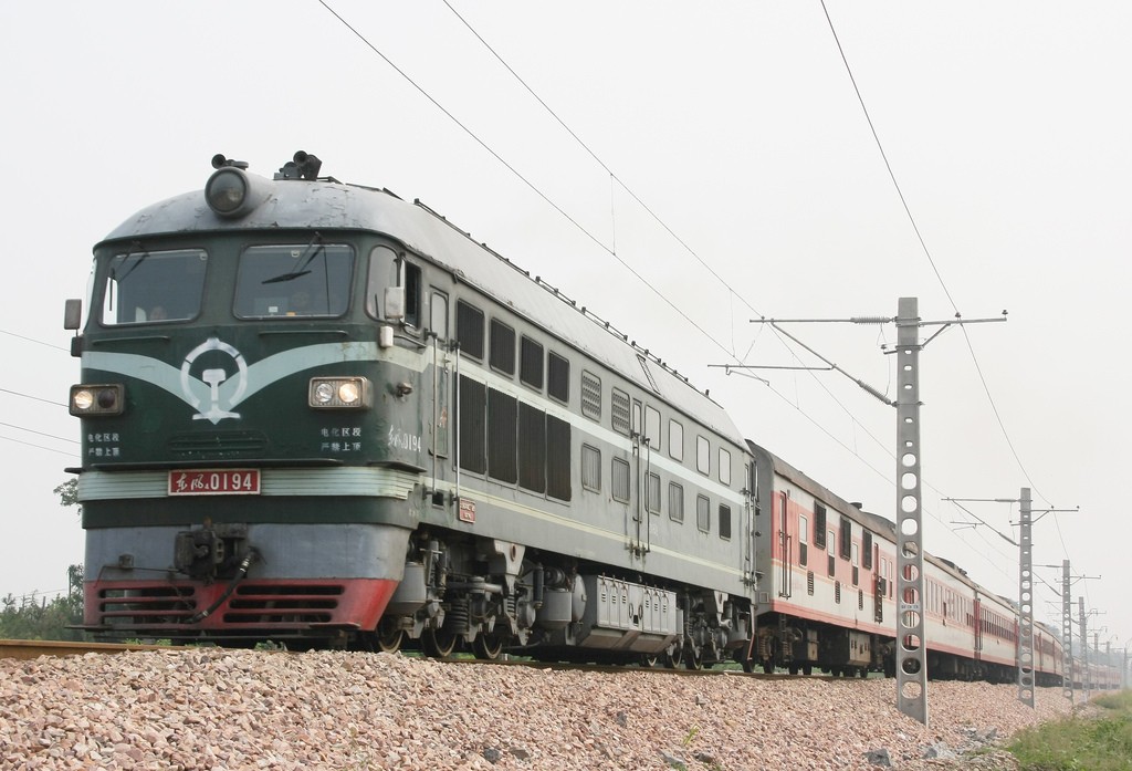东风4型内燃机车