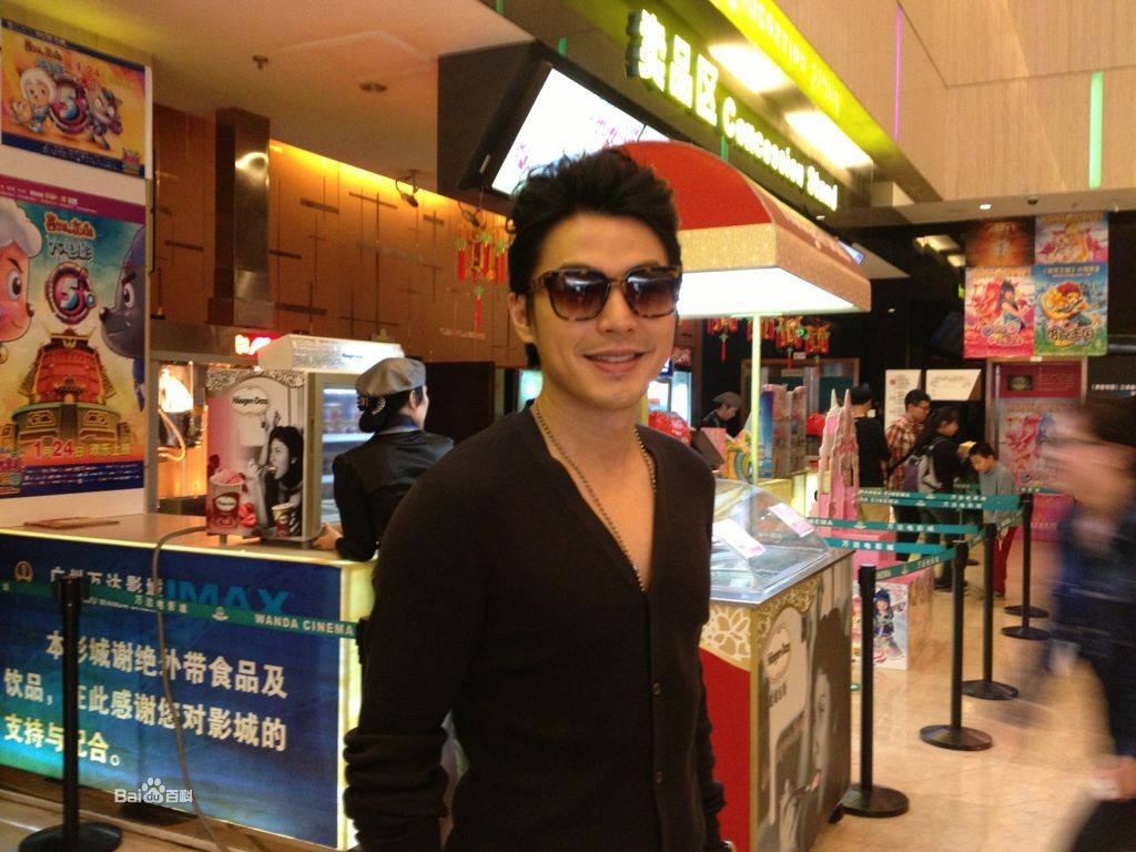  p>李威(leewei),1980年7月9日出生于中国台湾台北市,中国男演员,歌手