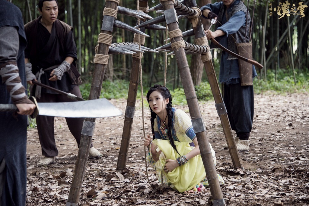 完成个人出道作品《 a target="_blank" href="/item/烟海沉浮