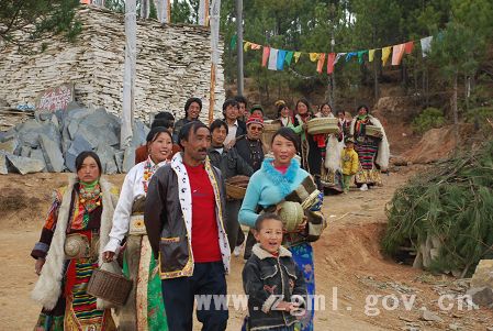  p>四川省凉山州木里藏族自治县唐央乡同窝村然里组,以青剑竹篾盒