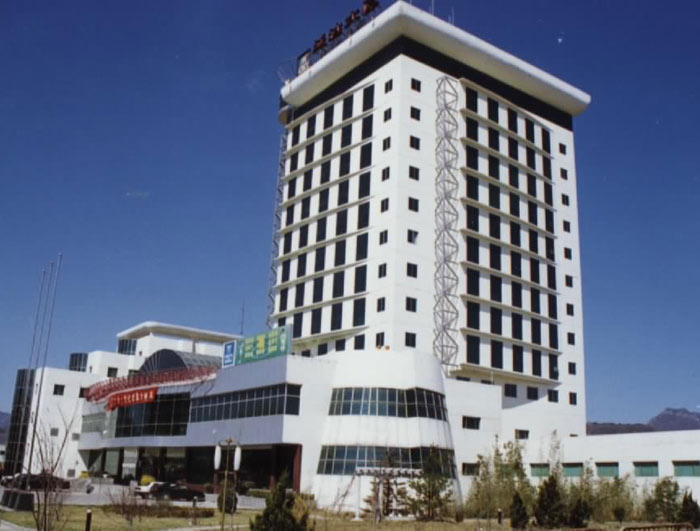 鸿达大厦坐落在京郊著名景区— a target="_blank" href="/item/怀柔