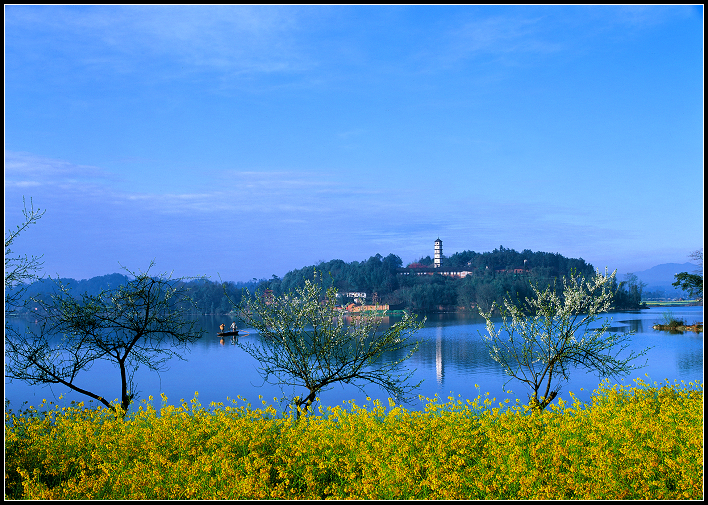  p data-id="gnx49r7azf">百丈湖位于四川雅安市蒙山东麓,紧靠在 a