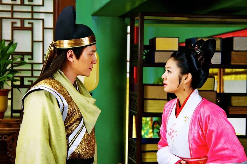 351800">安以轩 /a>, a href="#" data-lemmaid="5840683">冯绍峰 /a>