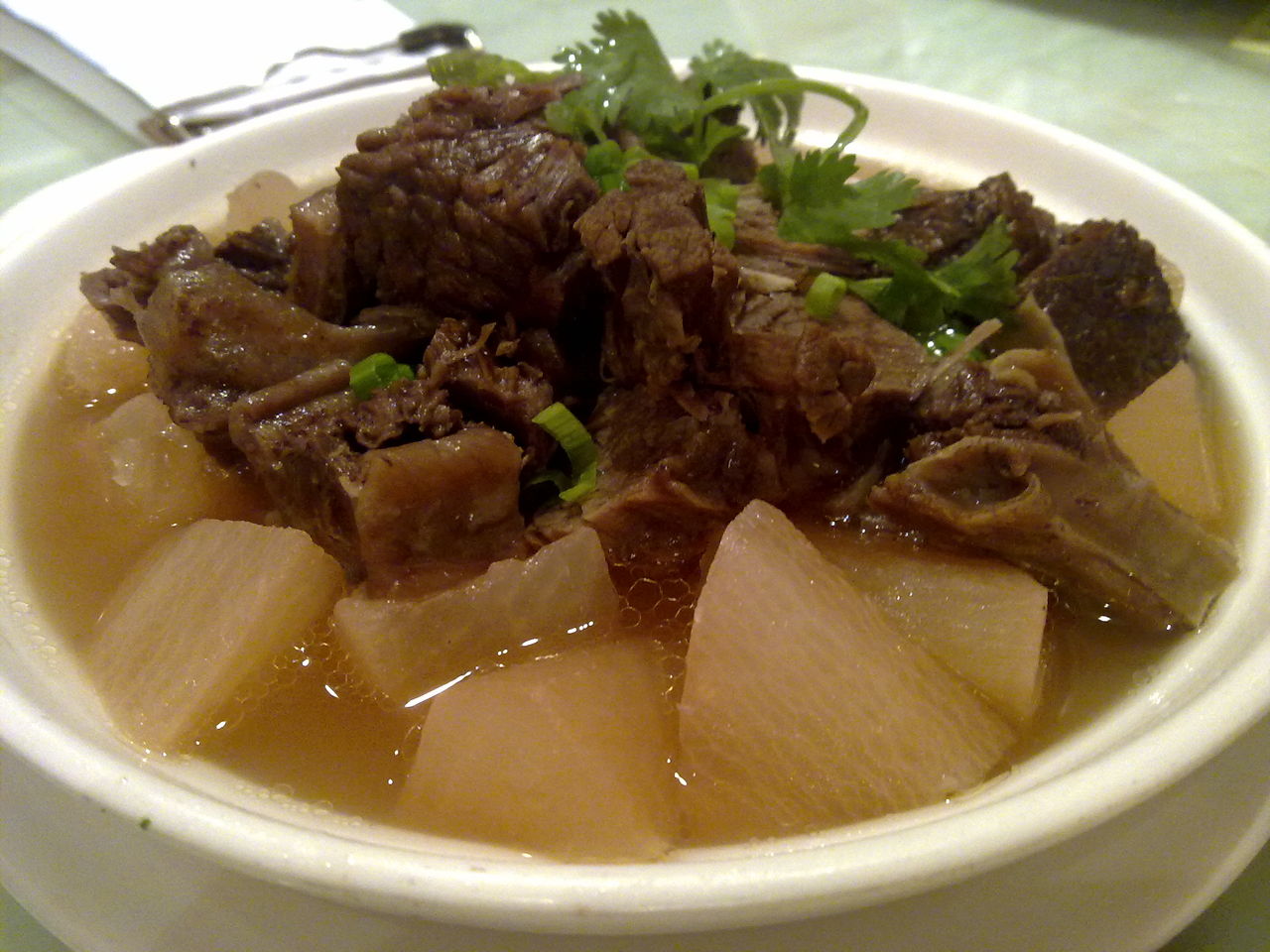  p>清汤牛腩是一道美味可口的名肴,属于 a href="#" data-lemmaid="