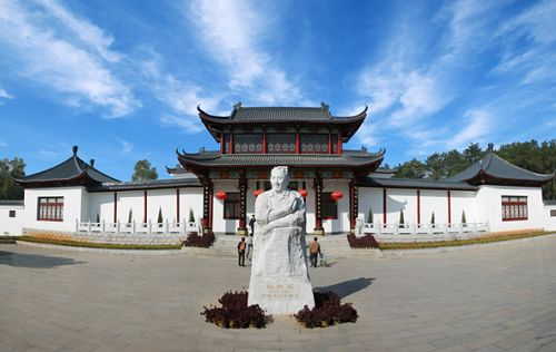 抱石公园位于江西省新余市,为纪念<a target