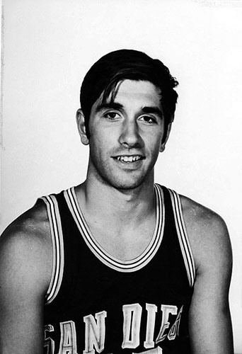  p>鲁迪·汤姆贾诺维奇(rudy tomjanovich),1948年11月24日出生于美国