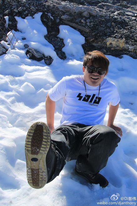 《飞一般心情》是2012年5月7日广东电台城市之声全新改版后,由dj彭伟