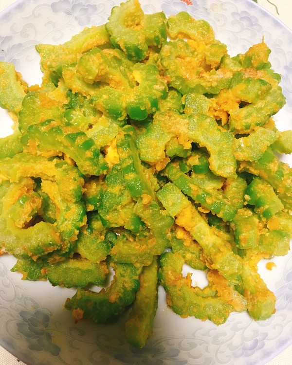  p>蛋黄焗苦瓜是以苦瓜,咸蛋黄为制作主料的一道美食. /p>