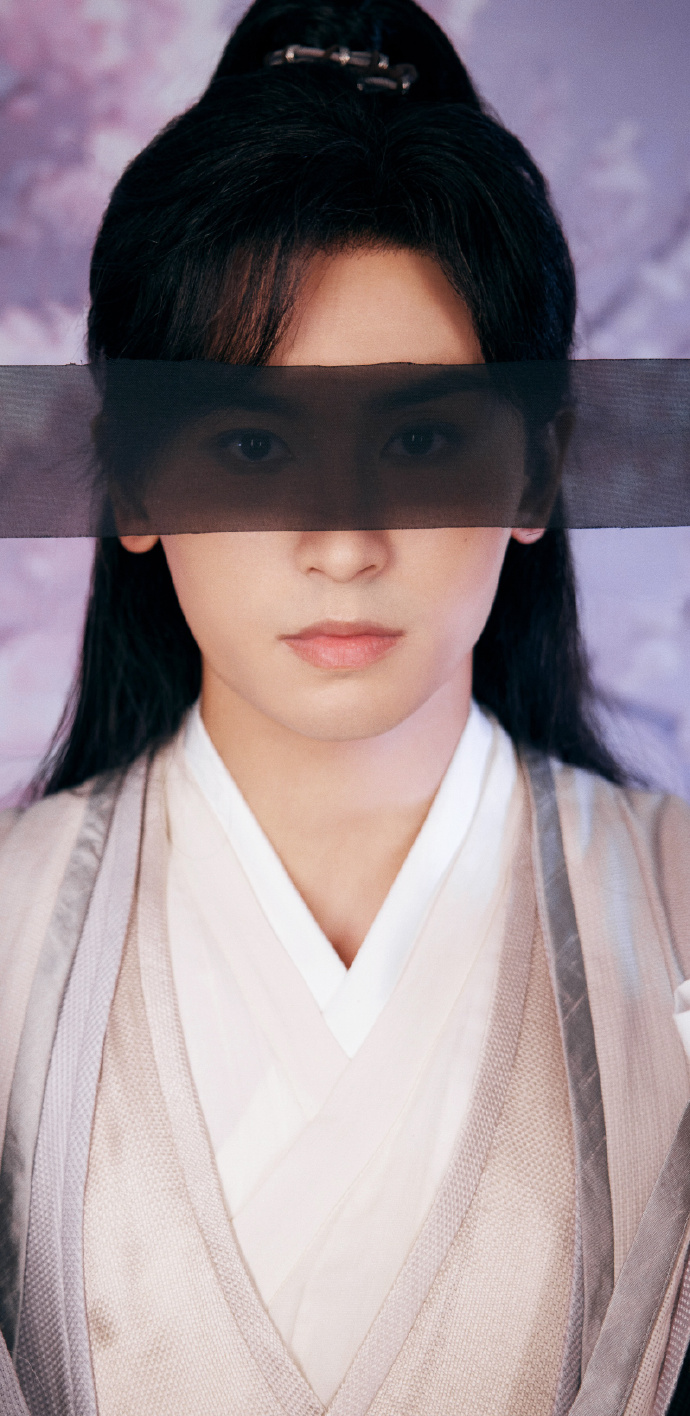  p>张哲瀚,1991年5月11日出生于江西省新余市,中国内地影视男演员