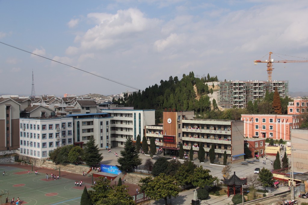  p data-id="gnhg5s0yu8">黔西四中创办于1991年,位于 a target="