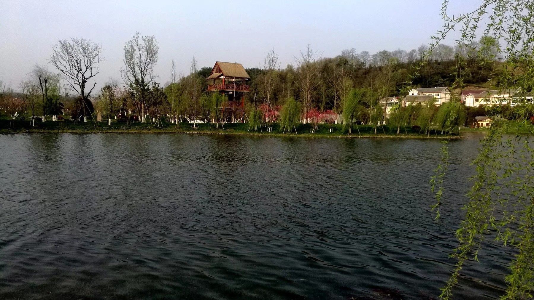 x68x">深溪莲池湿地公园景区是国家aaa级旅游景区,位于贵州省遵义市 a