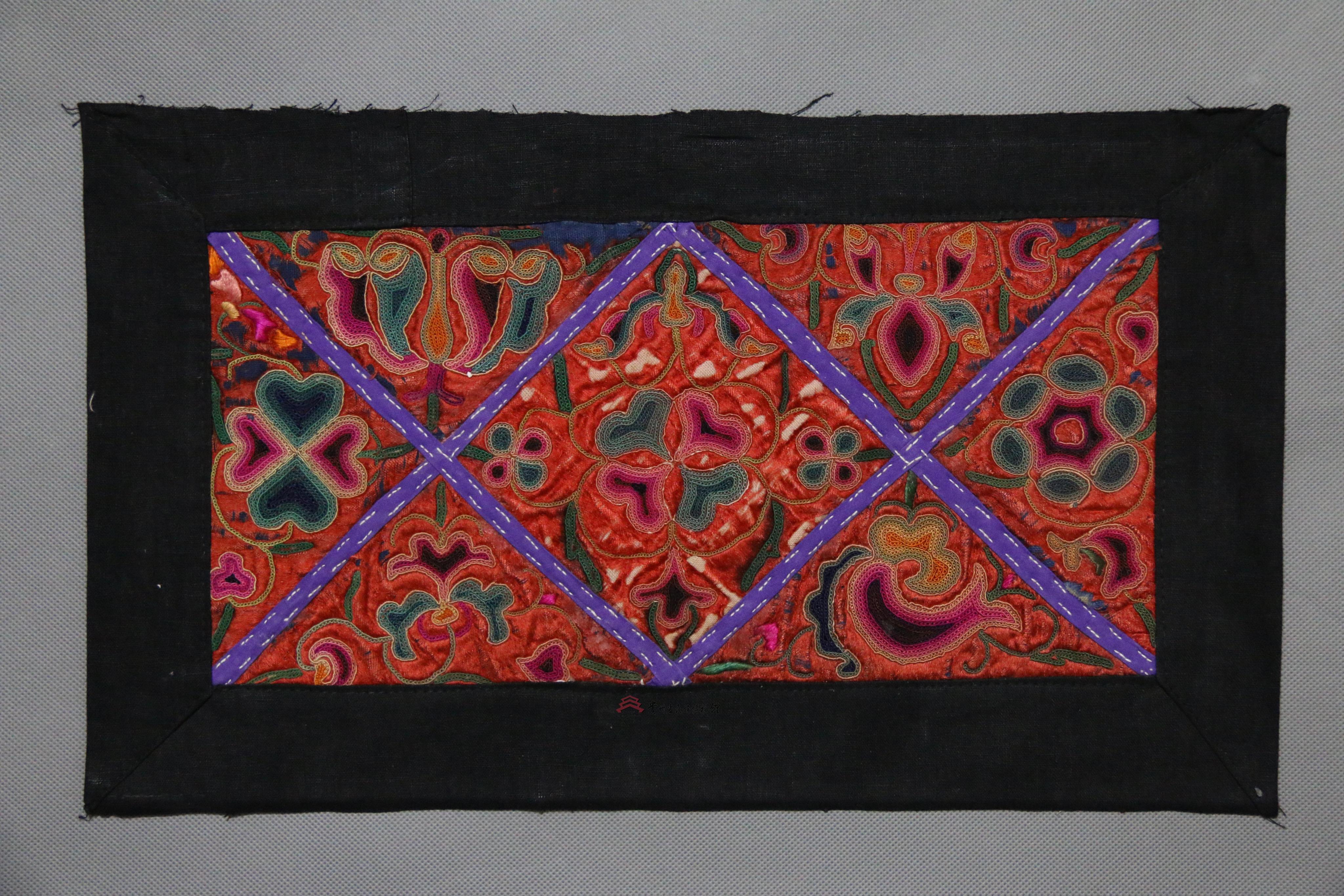 当代安顺苗族双针锁绣花草纹绣片