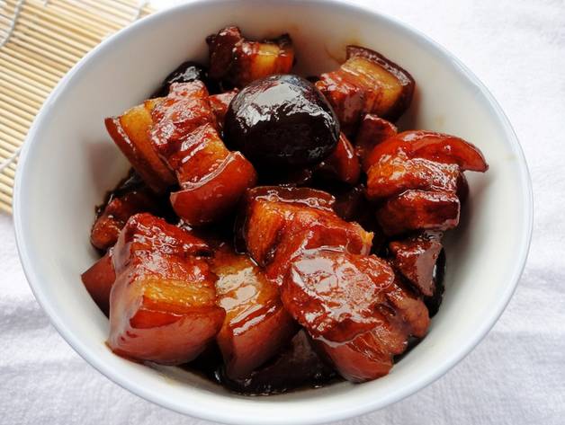 香菇胡萝卜红烧肉