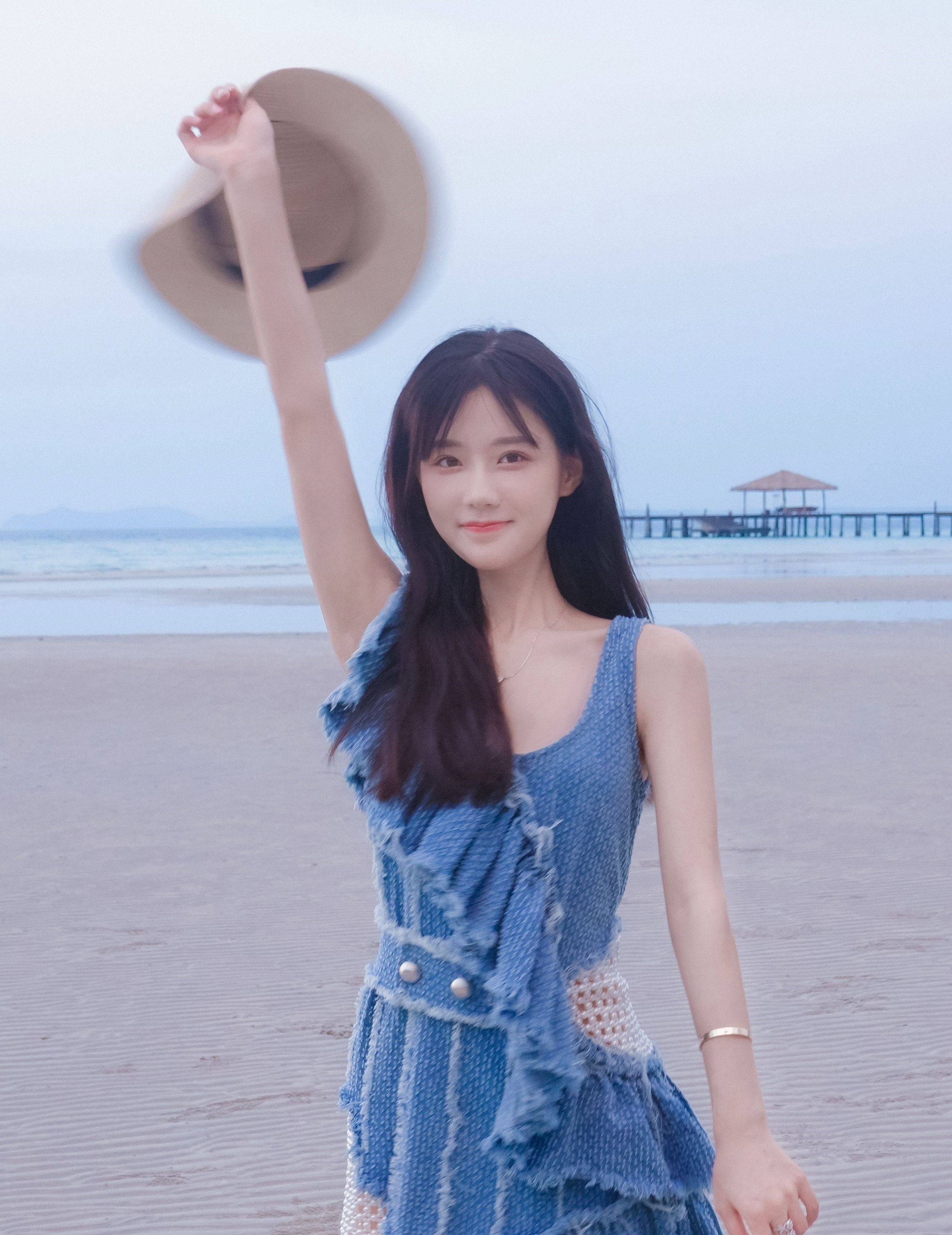 曾用艺名爱菲儿,1997年10月17日出生于福建省,中国内地影视女演员