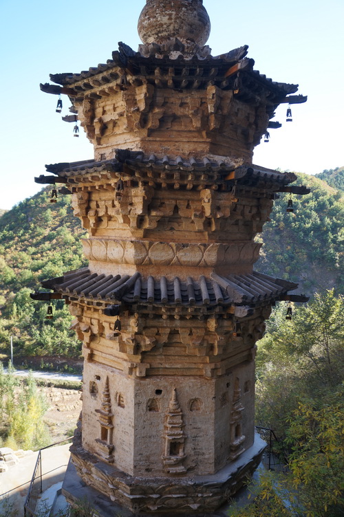  p>辽塔是对辽代佛塔类建筑的统称,又称作辽朝古塔,辽代佛塔等.