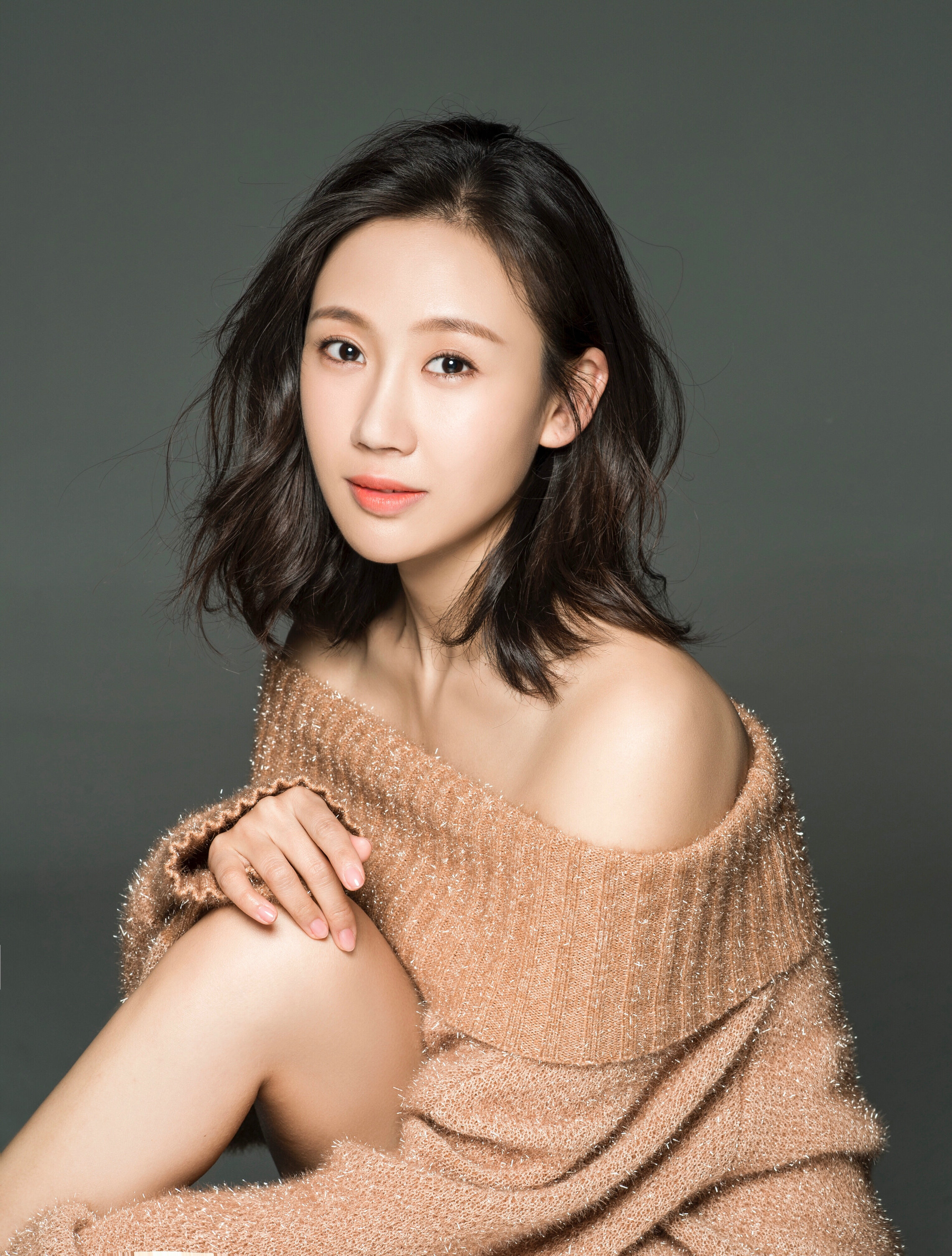  p>金美伶,1993年7月4日出生于黑龙江省哈尔滨市,中国内地女演员,毕业