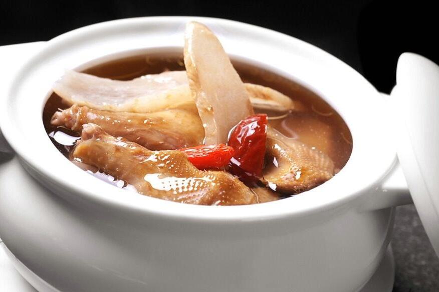  p>屯溪炖鸽是一道以光白鸽为主料的徽菜. /p>