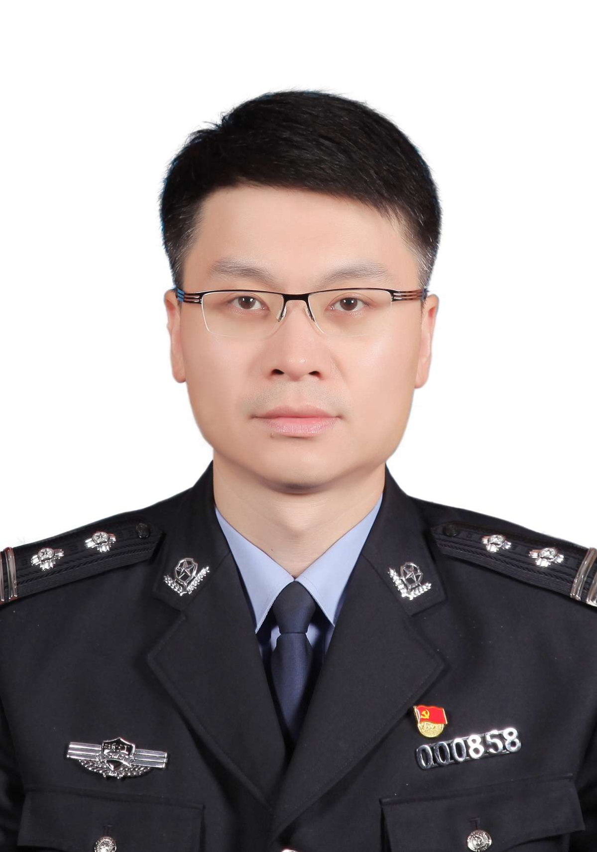 data-id="tubhlkxdwelz">现任浙江省台州市路桥区副区长,公安局长