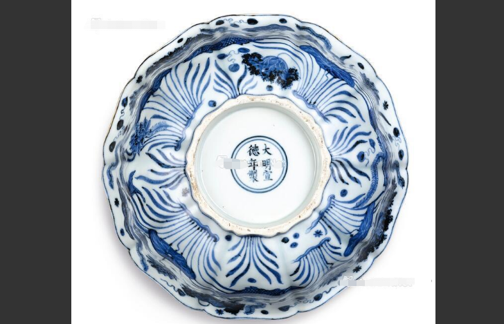 拍了两个亿的明宣德-青花鱼藻纹十棱菱口大盌鉴赏_百科TA说