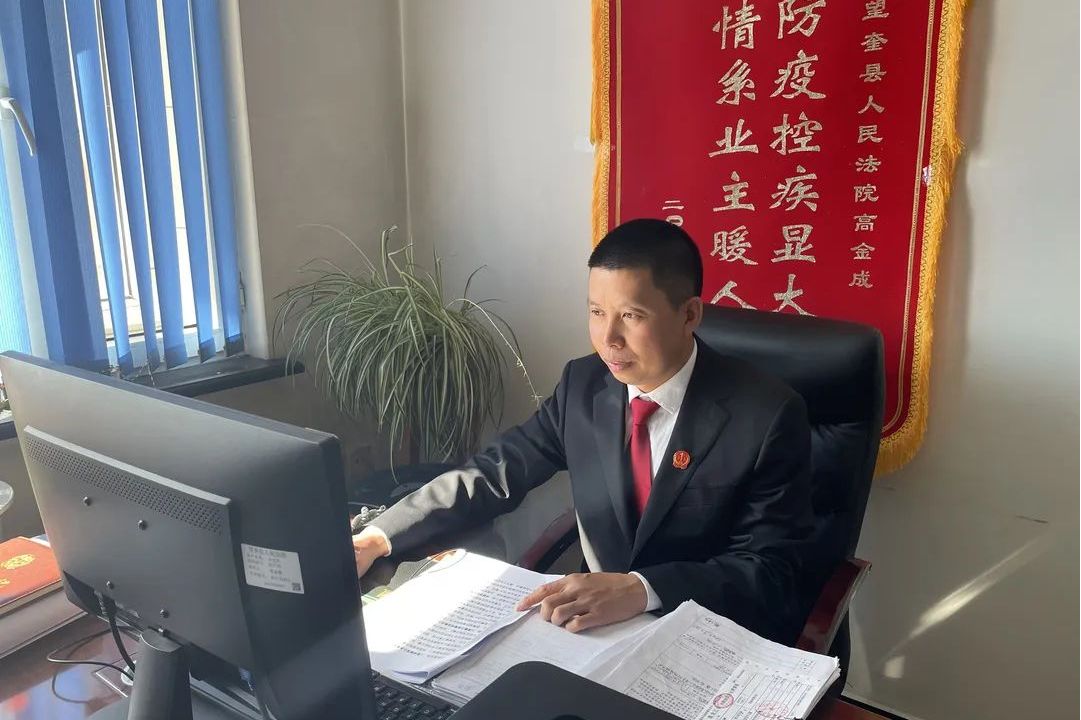 月进入望奎县人民法院工作,2008年9月入党,现任望奎县人民法院书记员