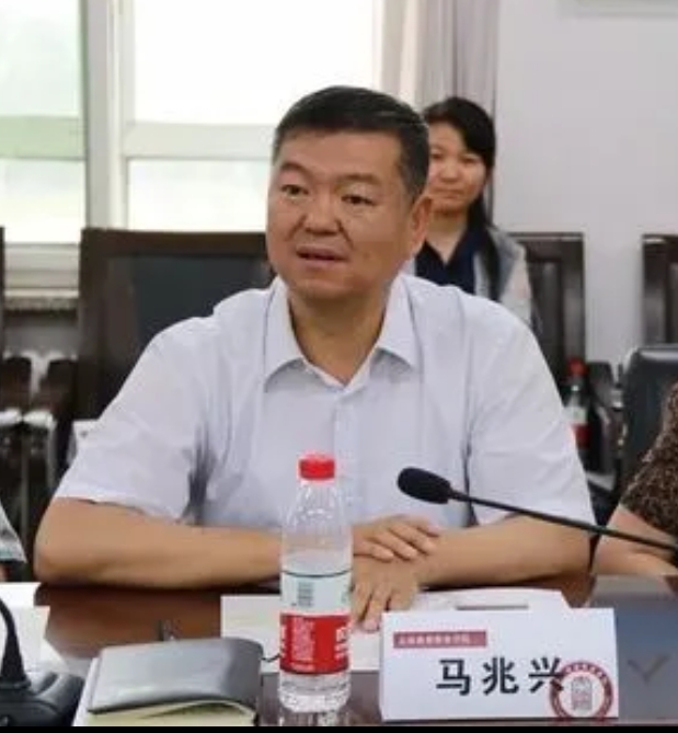  p>马兆兴,男,1965年4月生,山西右玉人,1986年8月参加工作.