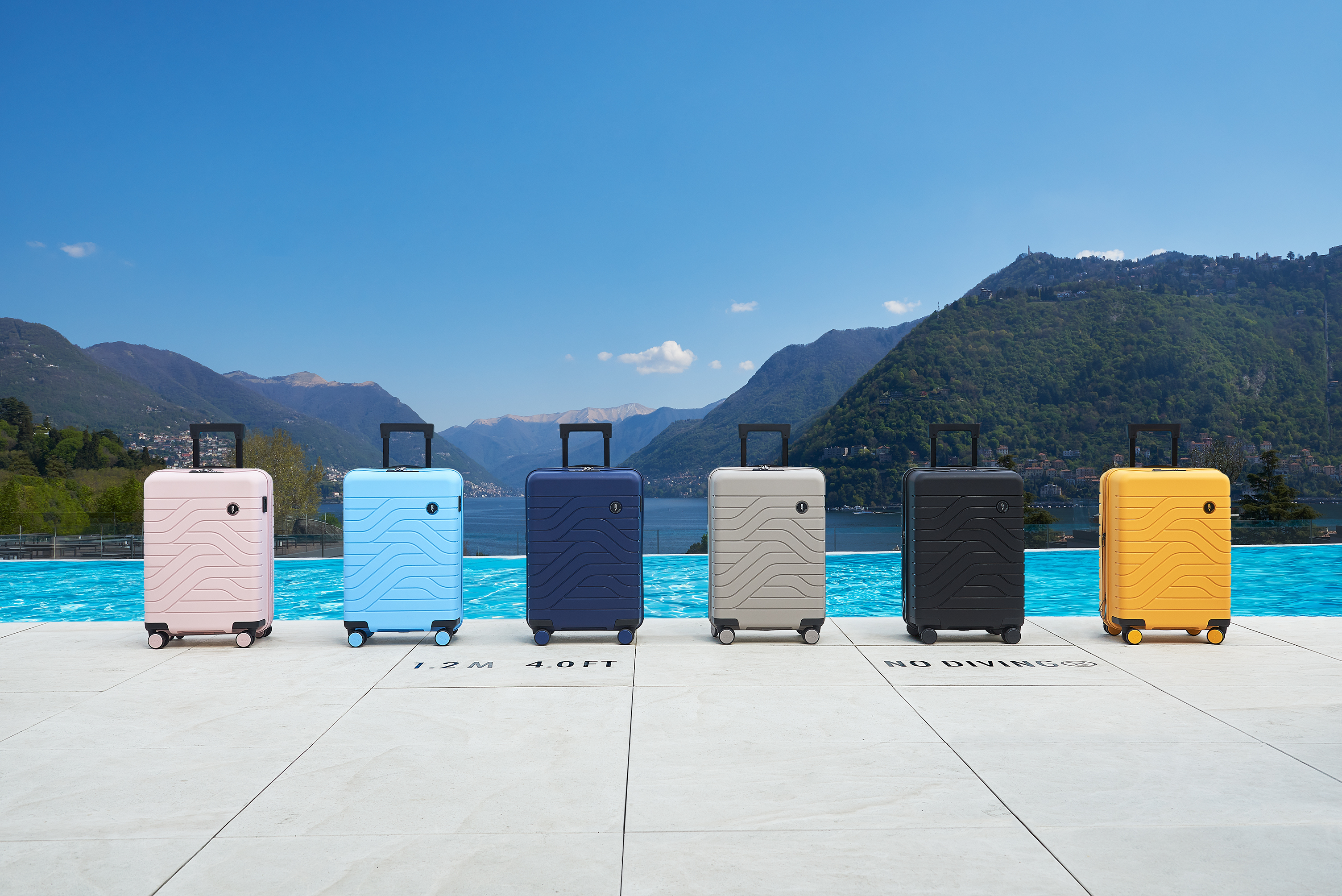 鸶)是一家意大利时尚箱包品牌,主要产品包括旅行箱,拉杆箱,休闲行李包