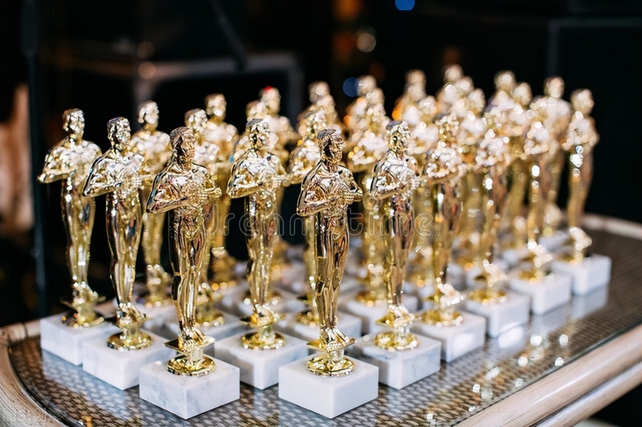 93年前的今天，奥斯卡首次颁奖，它的小金人能卖多少钱？_百科TA说