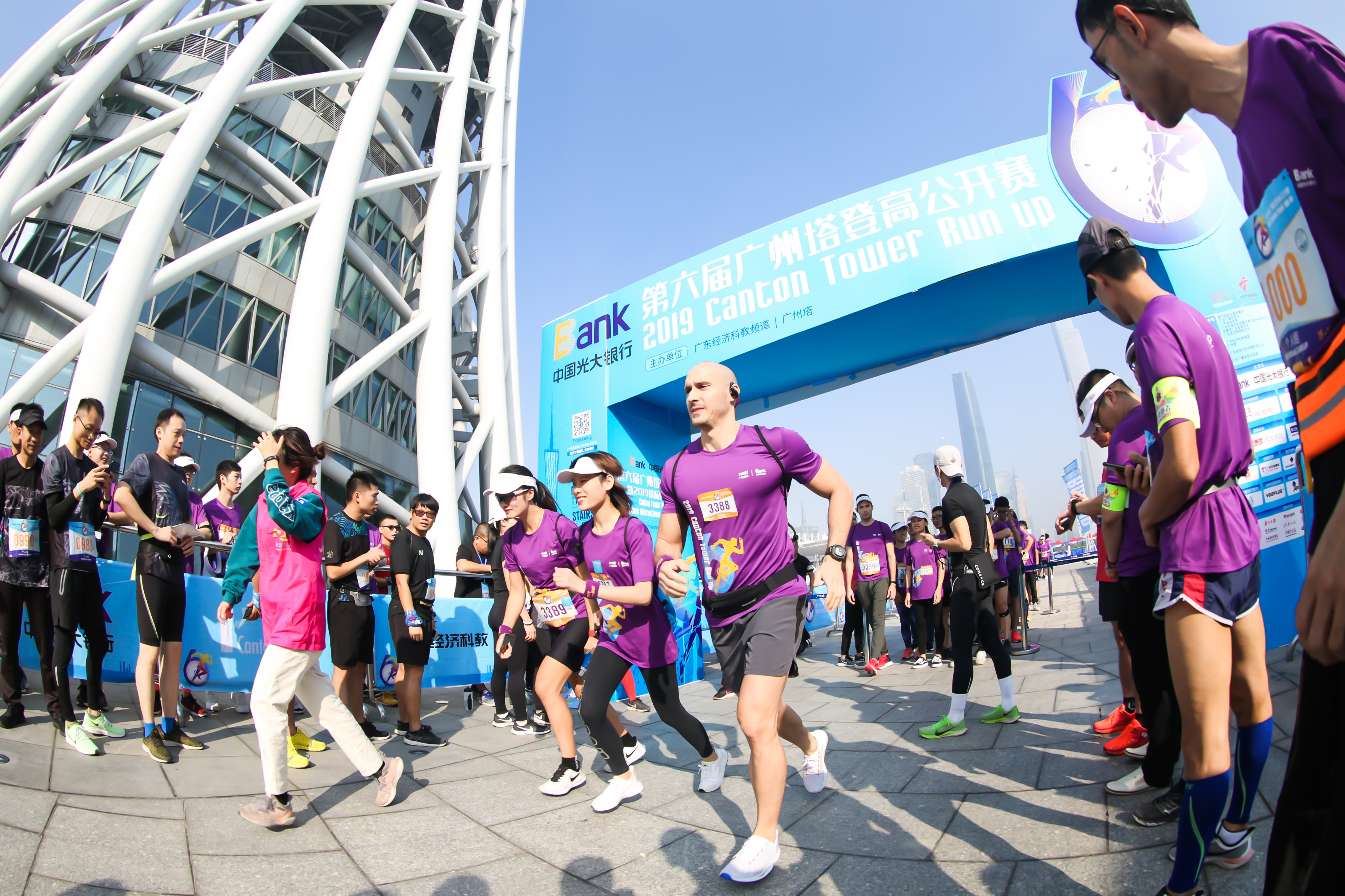 赛是由广东广播电视台经济科教频道,广州塔主办的大型地标登高赛事