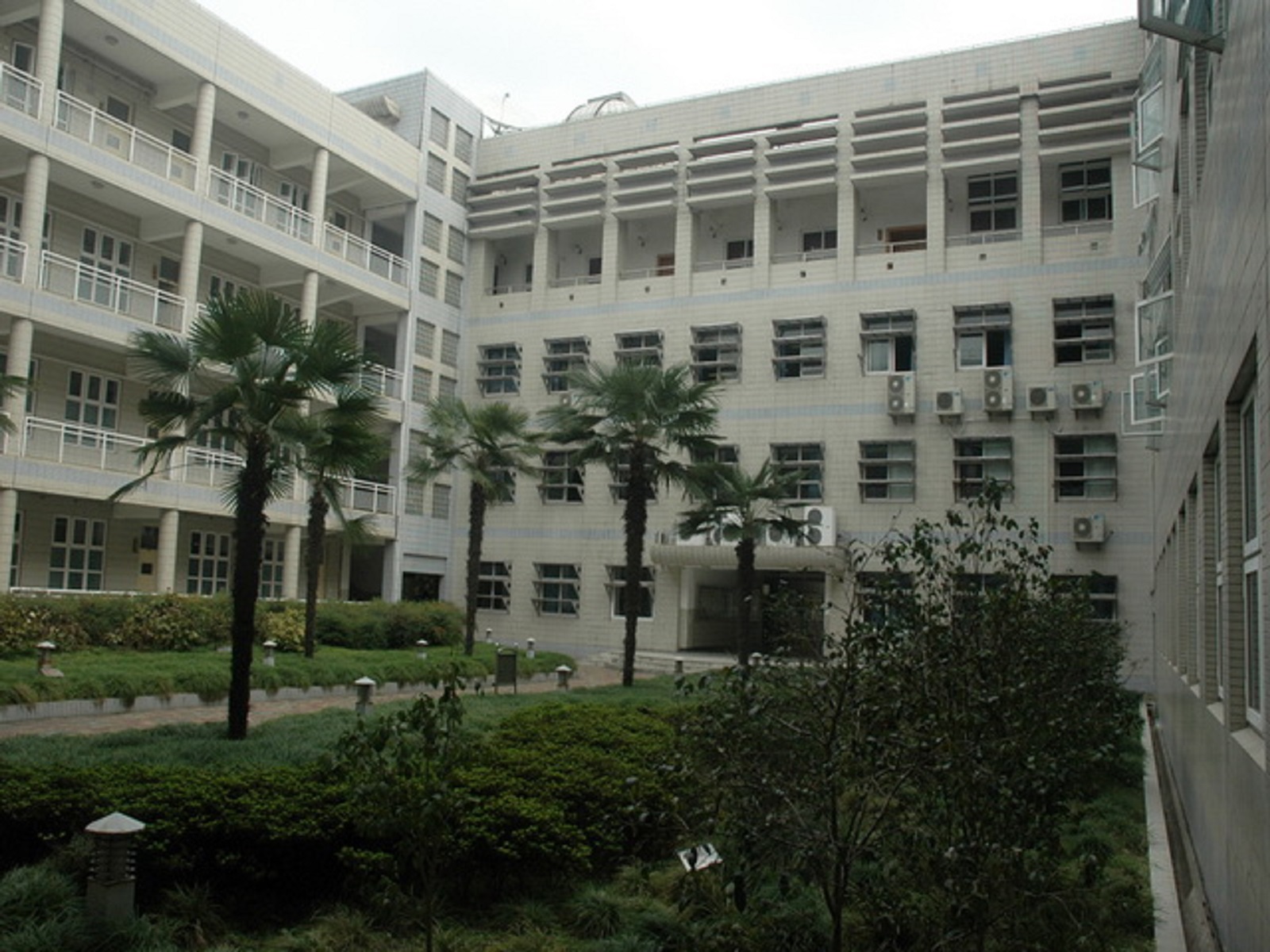 上海市延安中学