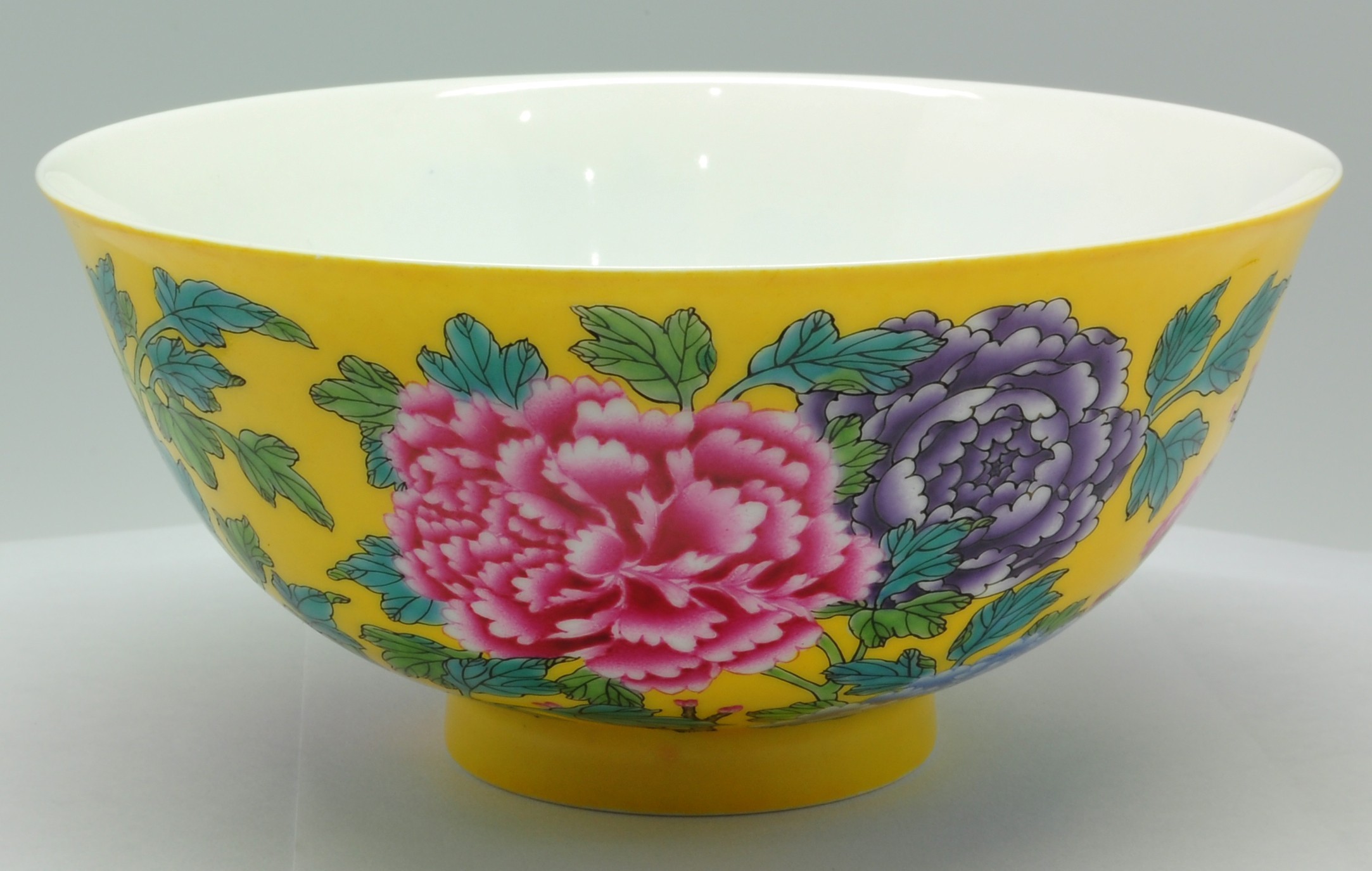  p>彩瓷亦称"彩绘瓷"(painted china),汉族传统名瓷之一.