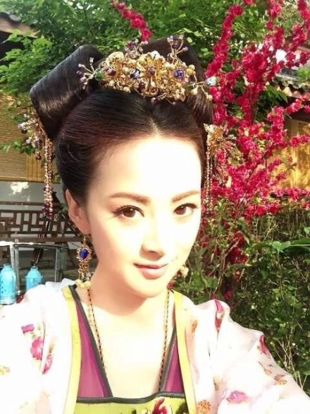 b>的第一个老婆,由 a target="_blank" href="/item/刘梓娇/3338842"