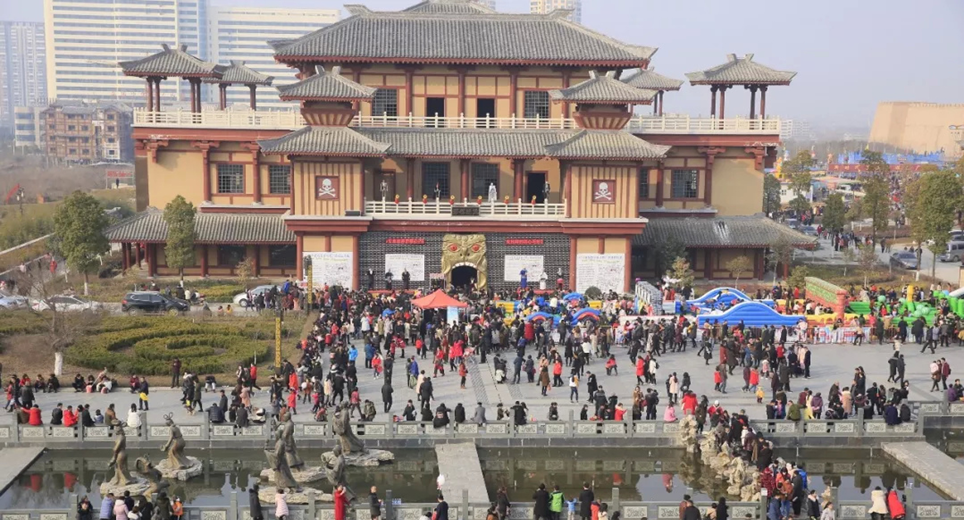  p data-id="gnbhq04nzh">汉城影视基地,又名中国汉城,位于湖北省襄阳