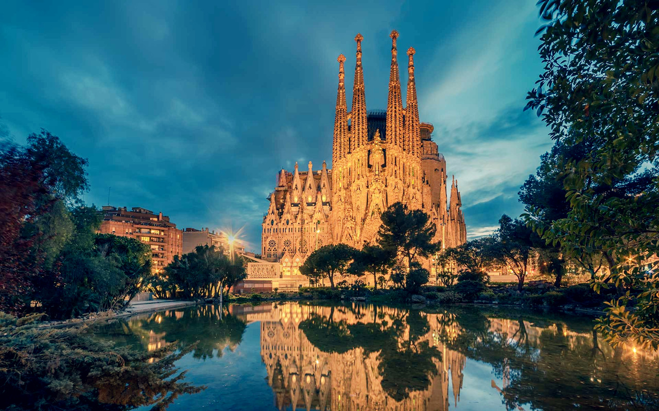  p>巴塞罗那(barcelona)位于 a href="#" data-lemmaid="973488">