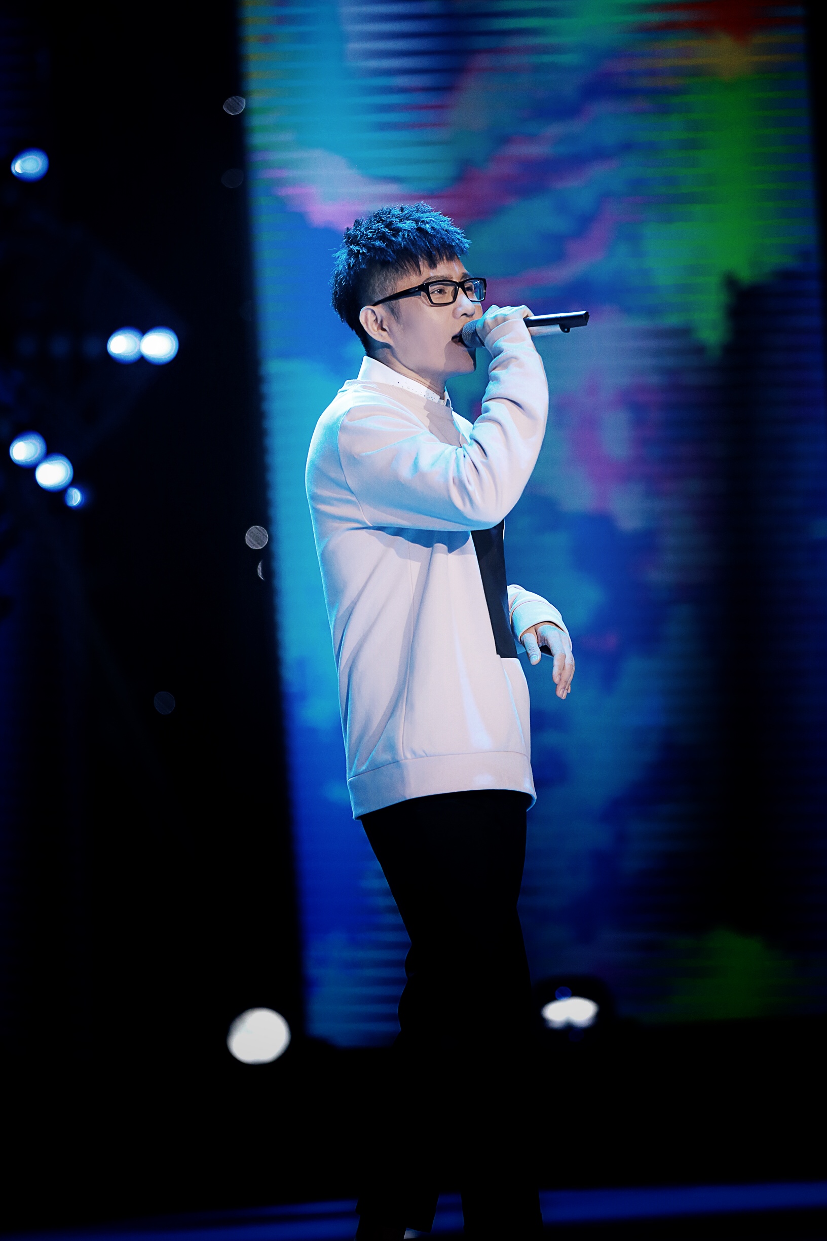 本名王卓实,11月14日出生于中国吉林省吉林市,中国内地流行男歌手