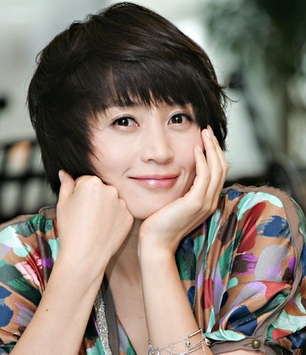  p>金惠秀(         ,kim hye soo),1970年9月5日出生于韩国釜山,毕业