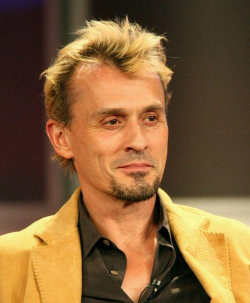  p>罗伯特·克耐普( i>robert knepper /i>),1959年7月8日生于俄亥俄