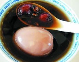 黑豆红枣煲鸡蛋糖水