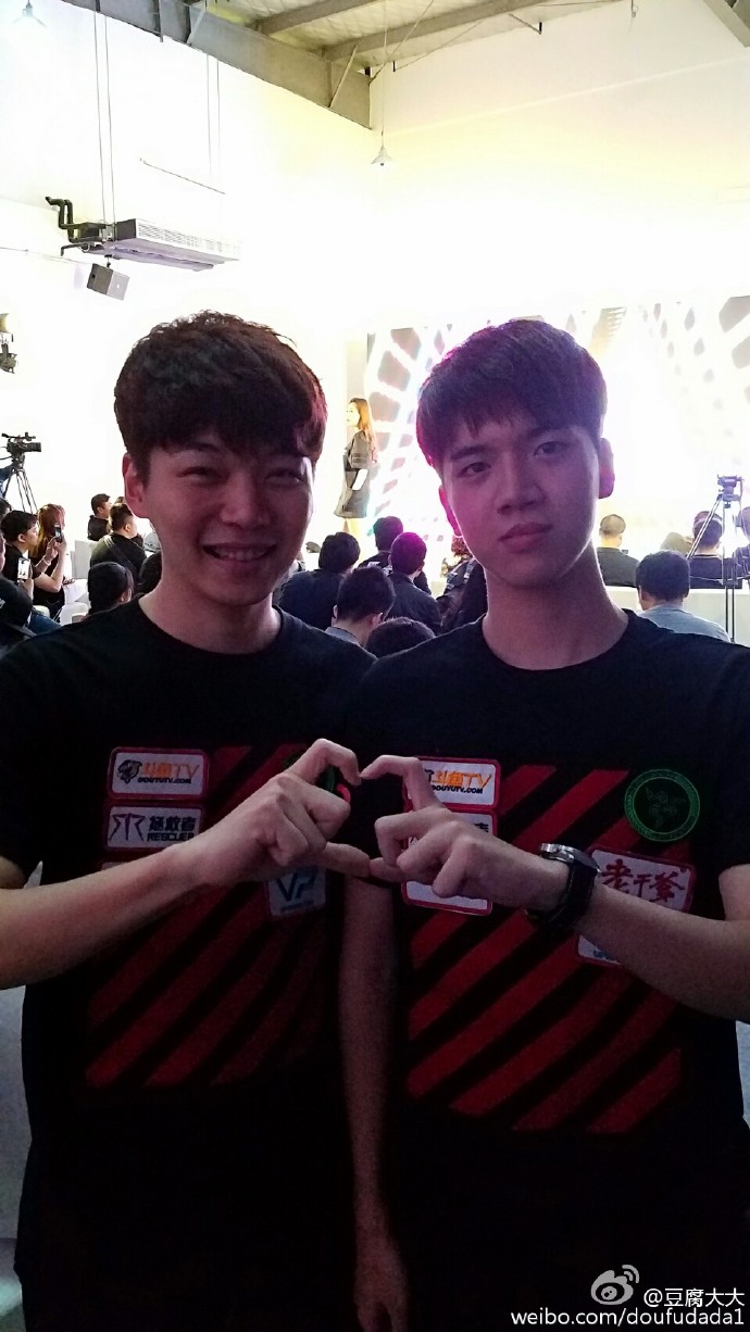  p>张庆欢,1991年2月12日出生于韩国,游戏id:marin,韩国《 a href="#"