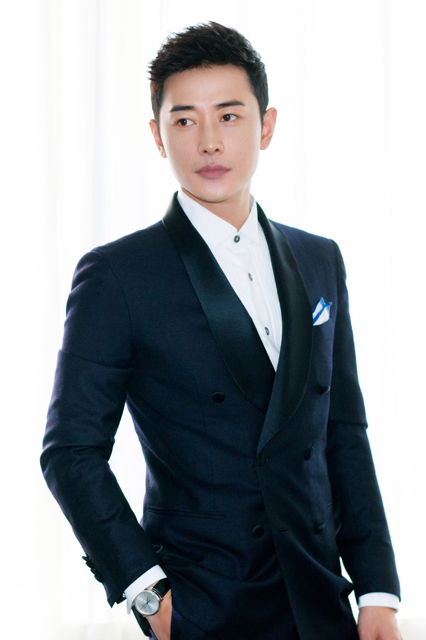 p>罗晋,1981年11月30日出生于江西省宜春市铜鼓县,中国内地影视男演员