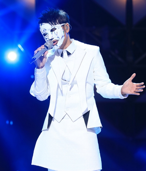  p>《没终止的夜》是小美作词,李克勤谱曲并演唱的一首粤语流行歌曲