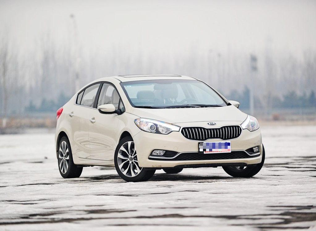 8是一款2012年由 a target="_blank" href="/item/东风悦达起亚