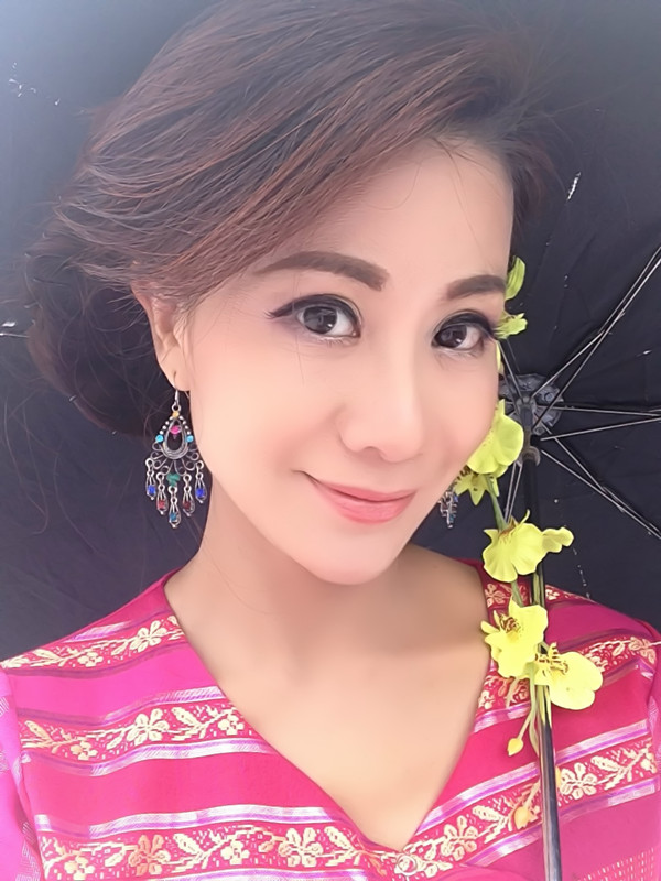  p data-id="go09c7lr0o">陈滢,女,现为中央电视台体育频道主持人