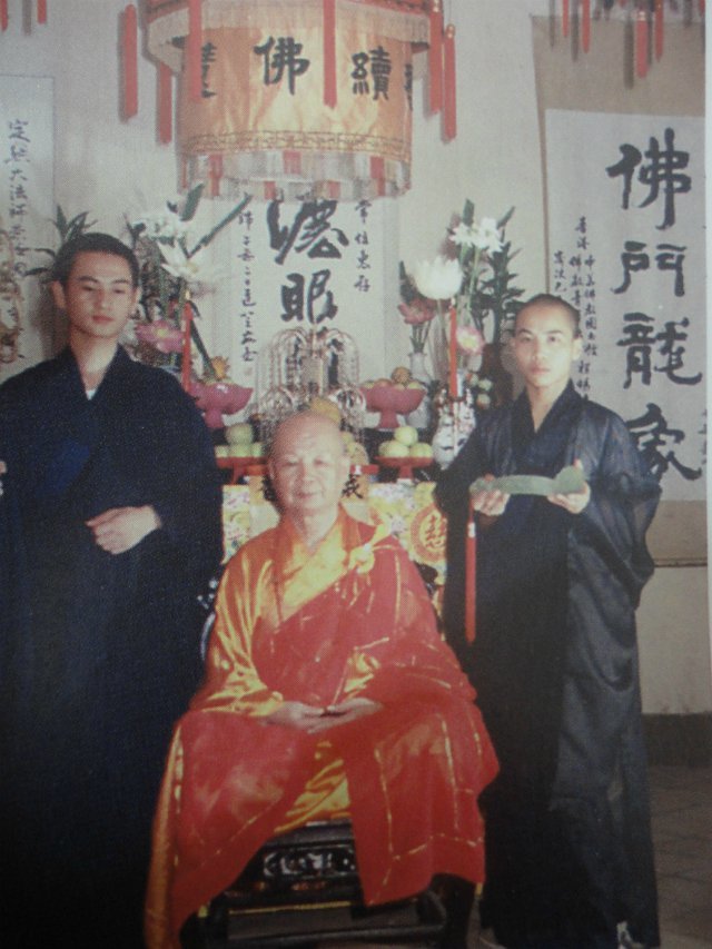  p>广东省潮州开元寺方丈,岭东佛学院院长,新兴国恩寺方丈定然法师