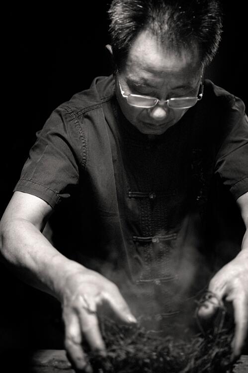 小种红茶 /a>一道原始加工工艺而得名,梁骏德先生是恢复该工艺的第一