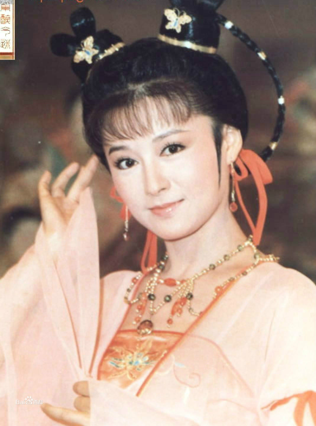  p>潘迎紫(angela),1949年6月5日出生于江苏省苏州市,华语影视女演员.