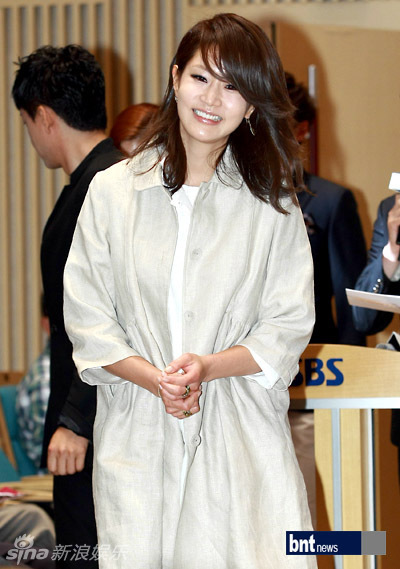  p>申恩庆(         ),1973年2月5日出生于韩国首尔,毕业于 a target=