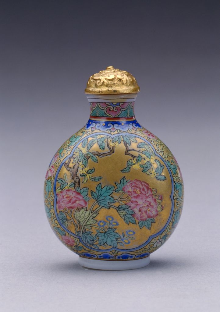 清玻璃胎画珐琅芙蓉花鼻烟壶