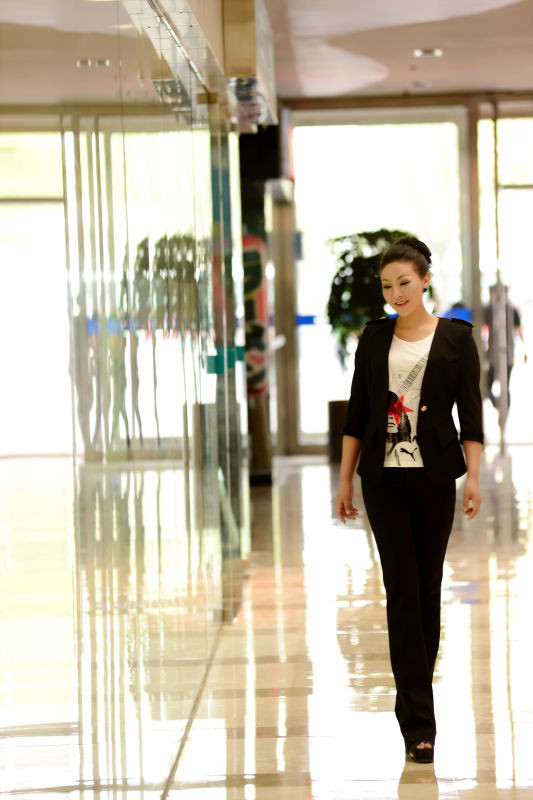  p>格格,蒙古族,出生内蒙古,优秀青年艺术家,著名女歌手,影视演员